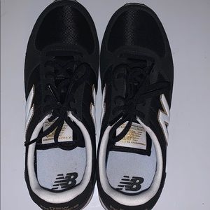 New Balance tennis shoes